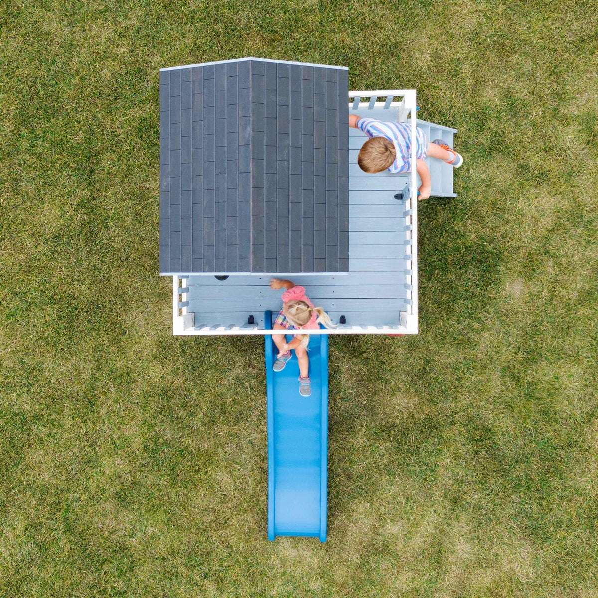Backyard Discovery Beacon Heights Playhouse.